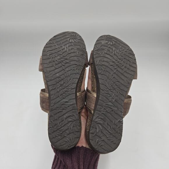 Abeo Sandals Slip On Double Strap Gold Square Medallion Detail WN 6 Low Wedge - Picture 5 of 5